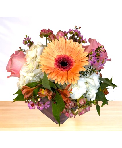 Blushing Roses Vase Arrangement