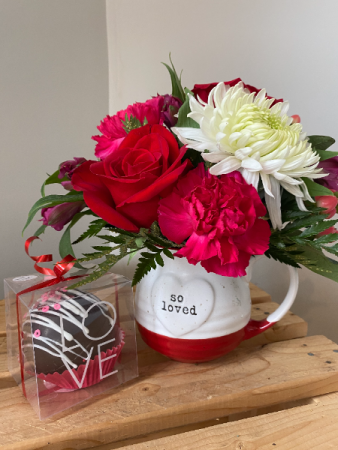 Bomb of Love Single Cocoa Bomb with Mug arrangement