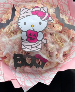BOO HELLO KITTY  HOLIDAY BOUQUET