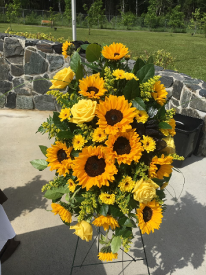Bountiful Sun Standing Spray in Red Lake, ON | FOREVER GREEN GIFT BOUTIQUE Bountiful Sun Standing Spray in Red Lake, ON | FOREVER GREEN GIFT BOUTIQUE