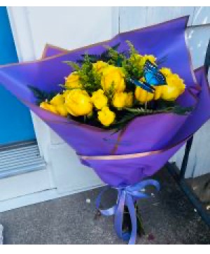 BOUQUET OF A DOZEN YELLOW ROSES 