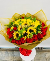 Bouquet of Roses and Sunflowers Roses