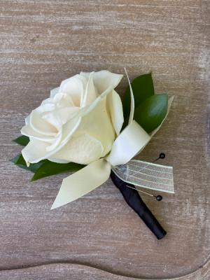 Classic Ivory Bout Boutonniere 