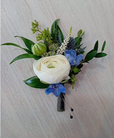 Boutonniere Designer's Choice in Glastonbury, CT | THE FLOWER DISTRICT Boutonniere Designer's Choice in Glastonbury, CT | THE FLOWER DISTRICT