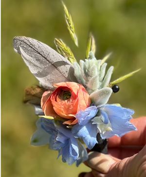 boutonniere deluxe