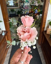 Boutonniere (pink) 