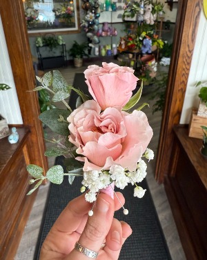 Boutonniere (pink) 