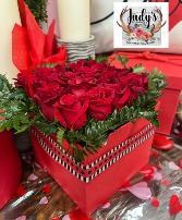 Box full of Love A decorative box full of short stemmed roses