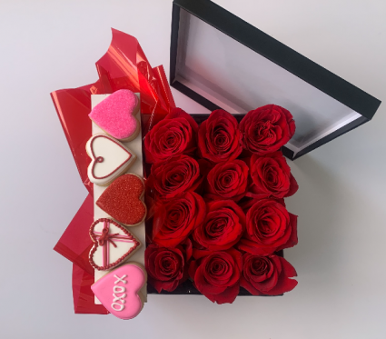 Box of 12 Roses and 5 cookies