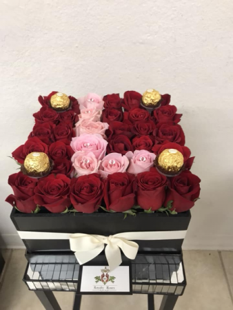 Heart of Roses Red/White Heart Shape Box in Harlingen, TX - Royalty Roses -  Harlingen Florist