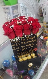 Box with roses and chocantes  Box and roses