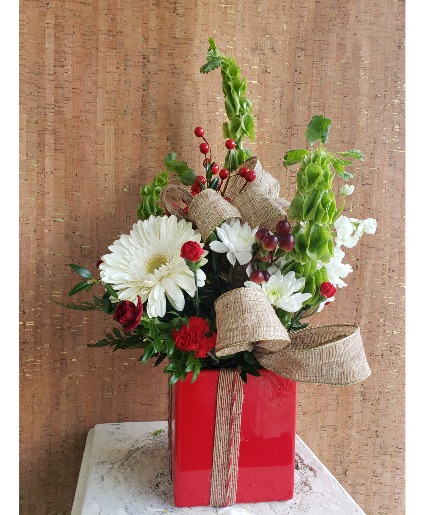 BOXED CHEER CHRISTMAS ARRANGEMENT