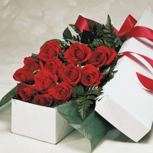 ROMANCE IS IN THE AIR Boxed Roses