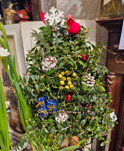 Boxwood Tree decorated 