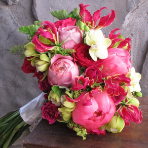 Custom Made Bridal Bouquets in Oakville, ON | ANN'S FLOWER BOUTIQUE-Wedding & Event Florist Custom Made Bridal Bouquets in Oakville, ON | ANN'S FLOWER BOUTIQUE-Wedding & Event Florist