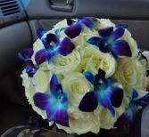 bridal bouquet rosas and orchid