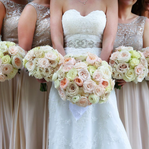 Bridesmaids in Oakville, ON | ANN'S FLOWER BOUTIQUE-Wedding & Event Florist Bridesmaids in Oakville, ON | ANN'S FLOWER BOUTIQUE-Wedding & Event Florist