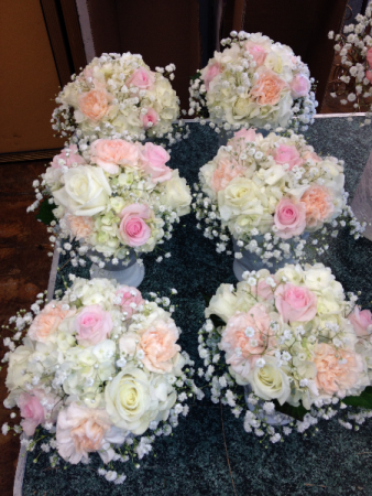 Bridesmaids' bouquets 
