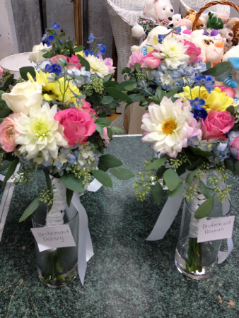 Bridesmaids' bouquets 