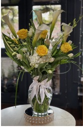 Bright and Classy Vase arrangement  