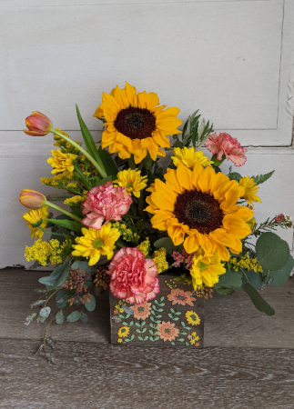 Bright and Joyful Fresh Arrangement
