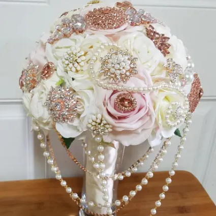 Broaches and pearls wedding bouquet