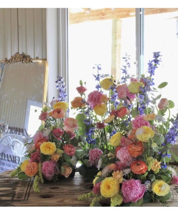 Cake Backdrop  in Laurel, MT | PLANTASIA FLOWERS, PLANTS & GIFTS
