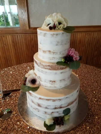 cake florals with white anemones 