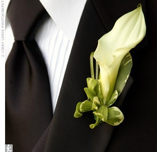 Calla Lily Boutonniere Other colors available. in Fort Worth, TX | DAVIS FLORAL DESIGNS