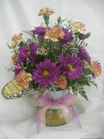 CANDLE ARRANGEMENT Fresh Flowers & candle jar.  Colors will vary. in Berwick, LA | TOWN & COUNTRY FLORIST & GIFTS, INC.