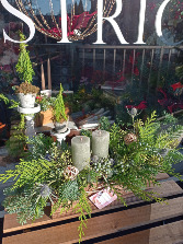 Candle Arrangement Long and Low