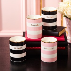 Candle - Strawberry Champagne scent