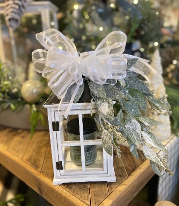 Candle Warmer/ Candle with Christmas Swag  in Delphos, OH | Ivy Hutch Flowers and Gifts