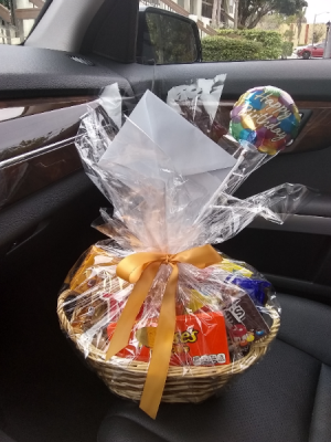 Candy Gift Basket in Delray Beach, FL | Greensical Flowers Gifts & Decor Candy Gift Basket in Delray Beach, FL | Greensical Flowers Gifts & Decor