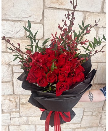 Can't Help Falling Hand-tied Luxury Rose Bouquet in Burleson, TX | Texas Floral Design Inc