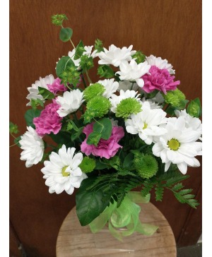 carnation and daisy vase arrangement