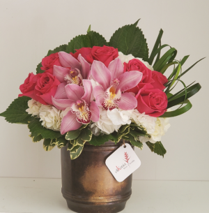 Cóctel de rosas y orquídeas Antique Premium Flower Arrangement in San Juan, PR | ELIKONIA FLOWERS Cóctel de rosas y orquídeas Antique Premium Flower Arrangement in San Juan, PR | ELIKONIA FLOWERS