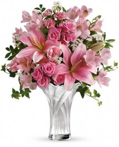 Celebrate Mom Bouquet T13M100A