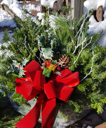 Cemetery/Grave holiday pots Low natural Christmas greens