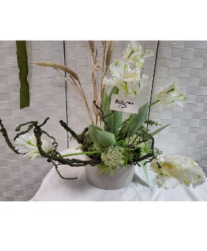 Centerpiece  Beautiful white silk centerpiece 