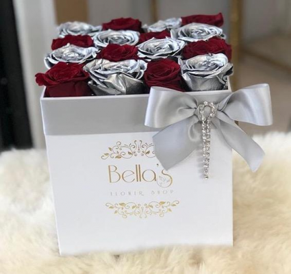 CHECKER STYLE- SQUARE ROSES IN A BOX ROSES THAT LA