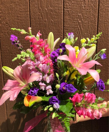 Cheeri-lily Vase Arrangment in Coralville, IA | Every Bloomin' Thing