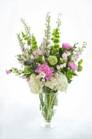 Spring in the garden Tall vase arrangement in Chappaqua, NY | MONET'S GARDEN