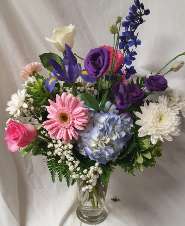 Summer Flowers mixed in a vase! Flowers may vary  if same day delivery. 