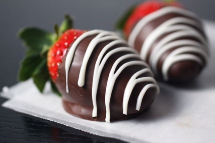 12 Chocolate Covered Strawberries