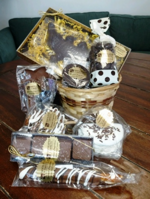 Chocolate Lovers Gift Basket in Bluffton, SC | BERKELEY FLOWERS & GIFTS Chocolate Lovers Gift Basket in Bluffton, SC | BERKELEY FLOWERS & GIFTS