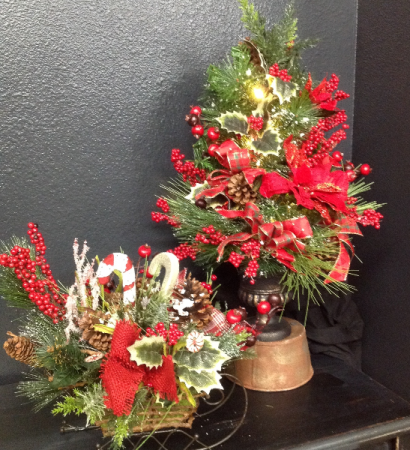 Christmas Everlsting Sleigh and Lit Tree