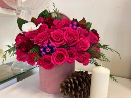 Christmas Hat Box with Pink Roses  