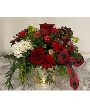 Christmas Love Utility Arrg filled with holiday greens & flowers in Winter Park, FL | APPLEBLOSSOM FLORIST & GIFTS