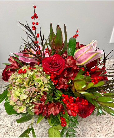 Christmas Red Floral Arrangement in Darien, CT | DARIEN FLOWERS